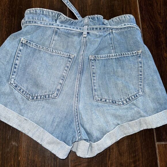 Abercrombie andโFitch/ Hollister Blue Jean Shorts with Paper-Bag Waist - Picture 3 of 7